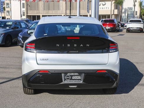 New 2026 Nissan Leaf w/ Illuminated Package FWD image 7