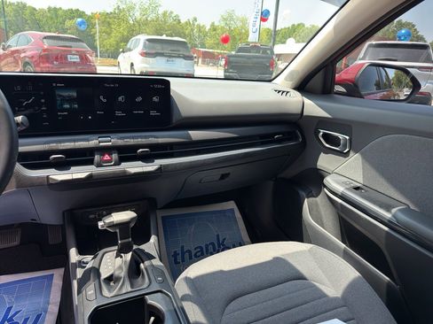 Used 2025 Kia K4 EX FWD image 23