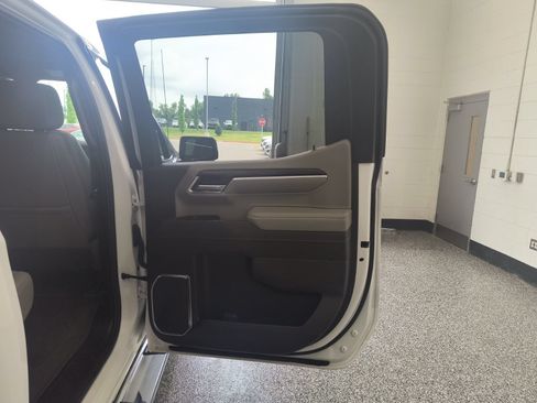 Used 2024 GMC Sierra 1500 SLT w/ SLT Premium Plus Package AWD/4WD image 28