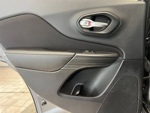 Used 2016 Jeep Cherokee Latitude w/ Cold Weather Group image 31