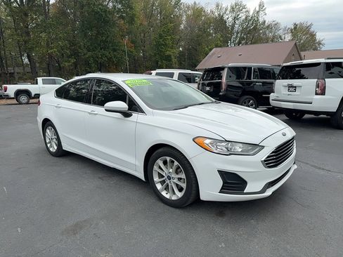 Used 2020 Ford Fusion SE image 3