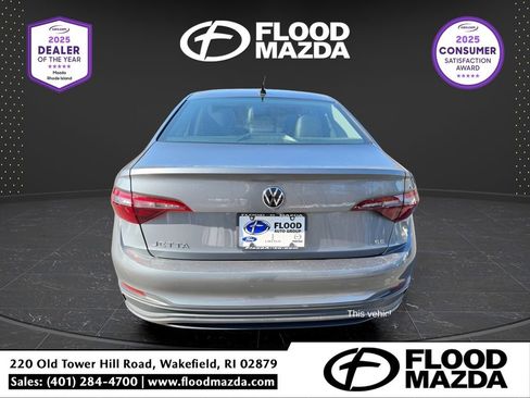 Used 2023 Volkswagen Jetta SE image 4