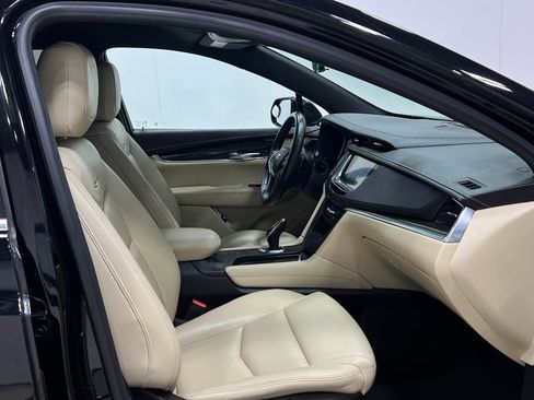 Used 2019 Cadillac XT5 FWD image 32