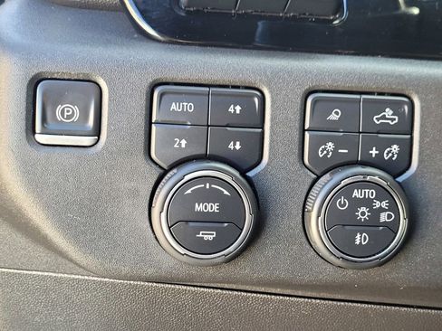 Used 2022 Chevrolet Silverado 1500 ZR2 w/ Technology Package image 27