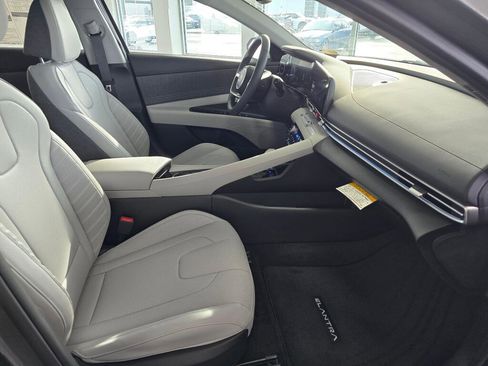 New 2026 Hyundai Elantra Limited image 35