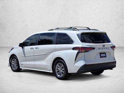 Used 2021 Toyota Sienna XLE FWD image 7