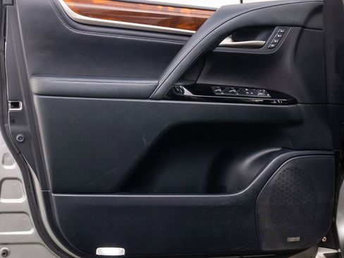 Used 2016 Lexus LX 570 4WD image 12