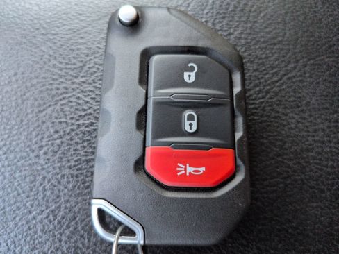 Used 2021 Jeep Wrangler Unlimited Sport AWD/4WD image 27