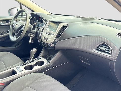 Used 2018 Chevrolet Cruze LS image 26