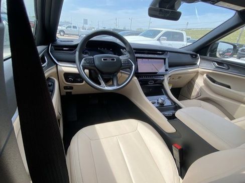 New 2026 Jeep Grand Cherokee Limited AWD/4WD image 14