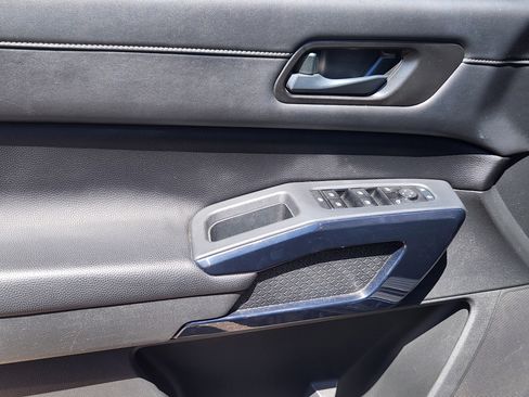 Used 2025 Nissan Pathfinder SV AWD/4WD image 18