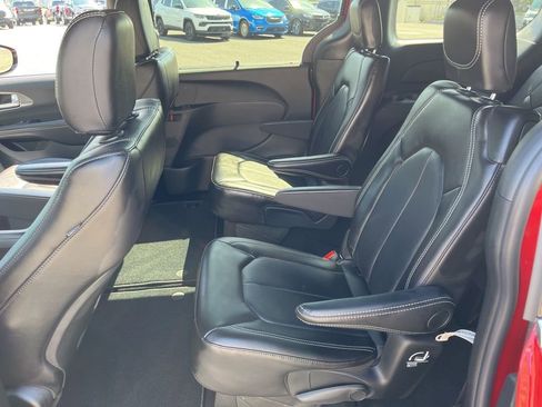 New 2026 Chrysler Pacifica Select image 16