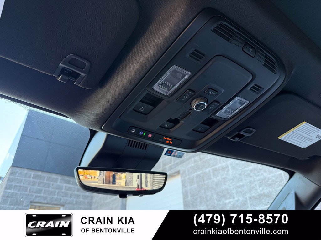 Used 2025 Chevrolet Suburban Premier AWD/4WD image 19