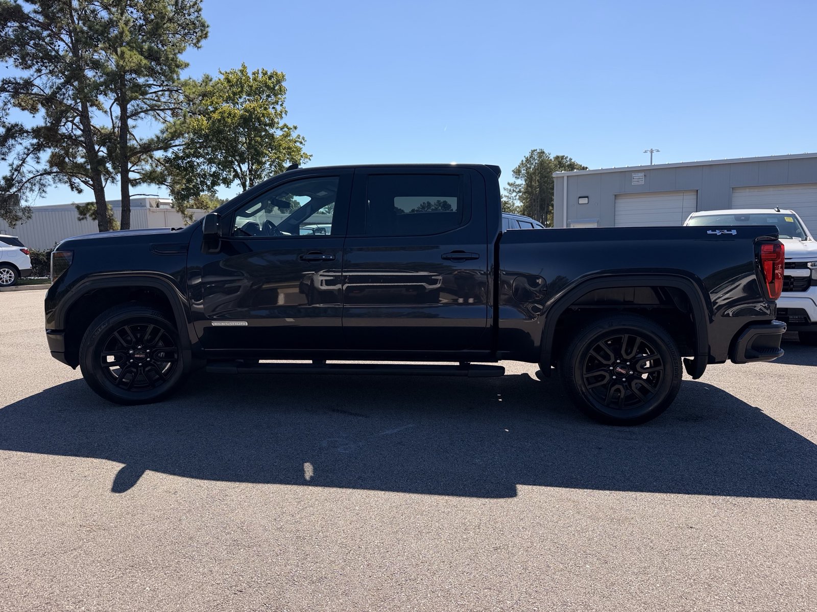 Used 2022 GMC Sierra 1500 Elevation w/ LPO, Elevation Black Package AWD/4WD image 9