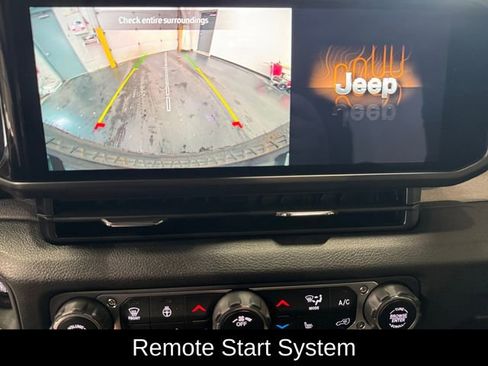 Used 2025 Jeep Wrangler Sport image 17