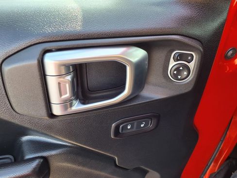 Used 2018 Jeep Wrangler Unlimited Rubicon w/ Dual Top Group image 19