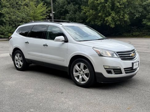 Used 2016 Chevrolet Traverse LTZ FWD image 4