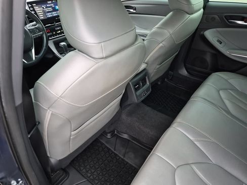 Used 2019 Toyota Avalon XLE w/ All Weather Liner Package FWD image 18