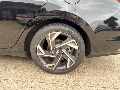 Used 2024 Hyundai Elantra Limited FWD image 27