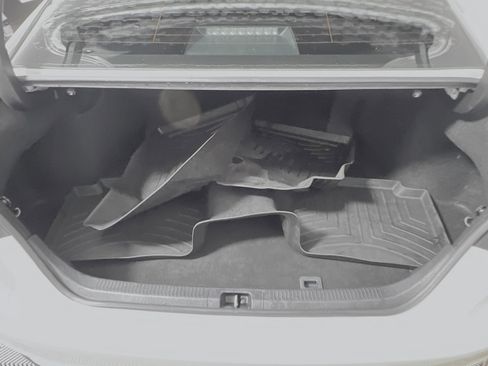 Used 2020 Toyota Camry LE image 34