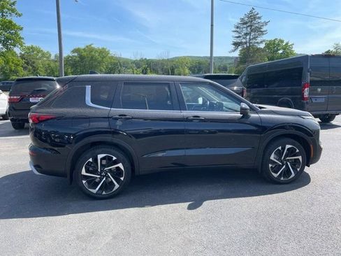 Used 2022 Mitsubishi Outlander SE AWD/4WD image 3