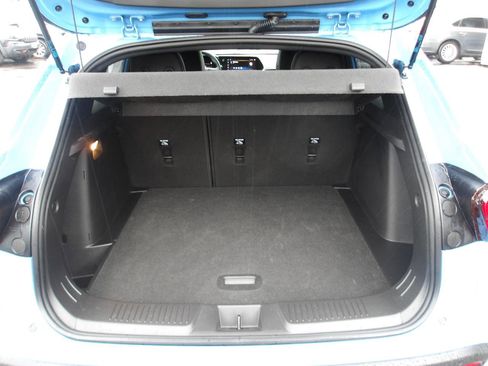 Used 2024 Chevrolet Trax RS w/ Sunroof Package FWD image 11
