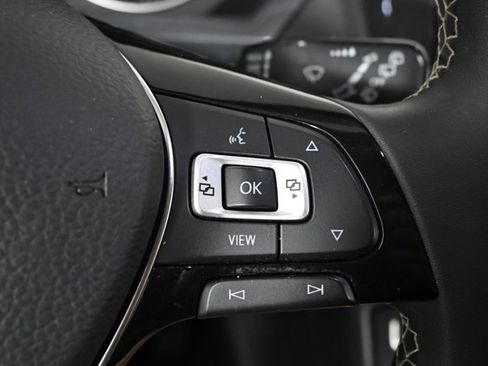 Used 2021 Volkswagen Tiguan SE w/ Panoramic Sunroof Package image 23