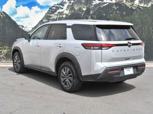 Used 2024 Nissan Pathfinder S AWD/4WD image 9