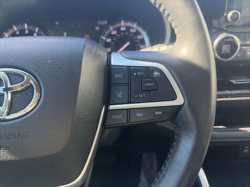 Used 2022 Toyota Highlander XLE image 19