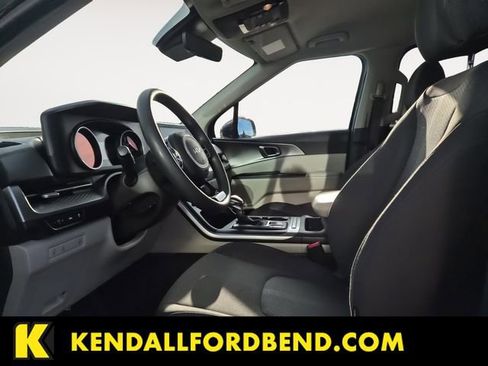 Used 2022 Kia Carnival LX FWD image 9