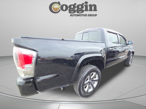 Used 2016 Toyota Tacoma Limited image 14