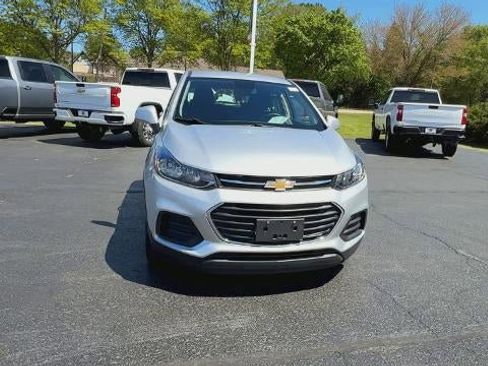 Certified 2019 Chevrolet Trax LS FWD image 3