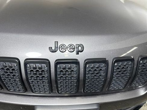 Used 2020 Jeep Cherokee Latitude Plus image 9