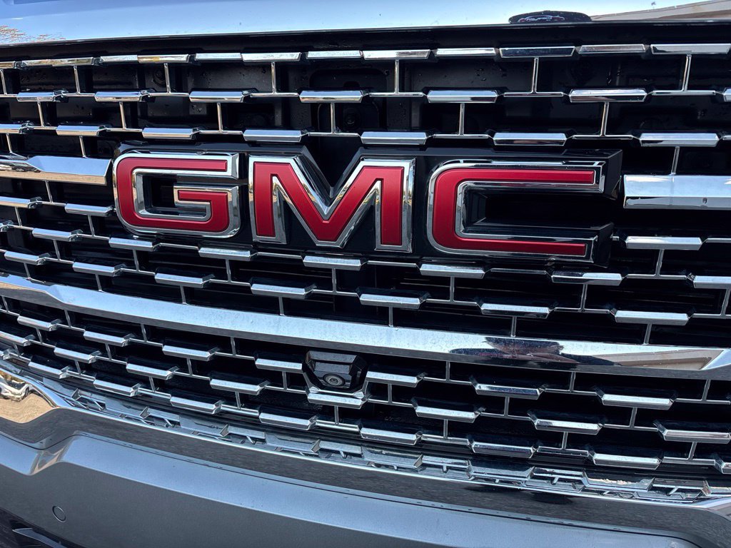 Used 2023 GMC Acadia Denali w/ Denali Ultimate Package AWD/4WD image 9