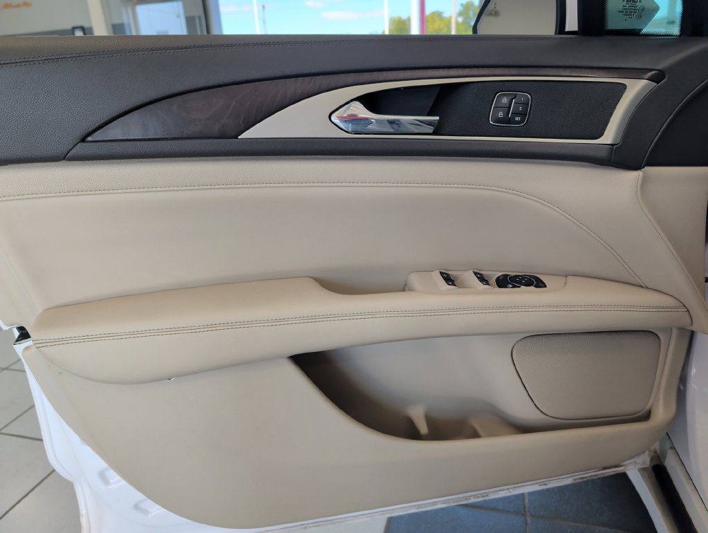 Used 2017 Lincoln MKZ Reserve FWD image 11
