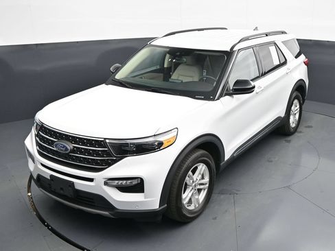 Used 2023 Ford Explorer XLT w/ Equipment Group 202A AWD/4WD image 28
