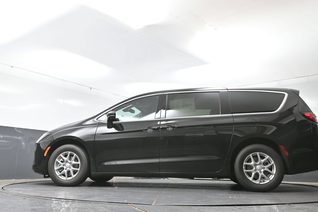 New 2027 Chrysler Pacifica Select w/ Family Tech Group FWD image 44