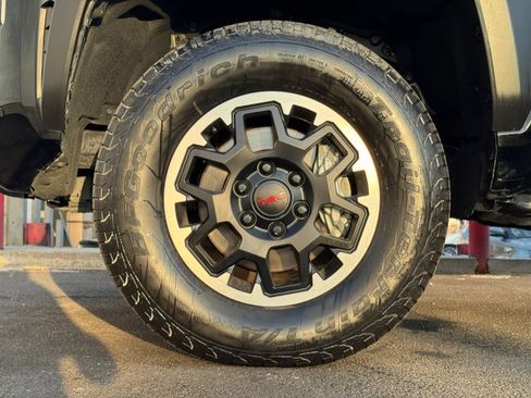 Used 2024 Toyota Tacoma TRD Off-Road image 15