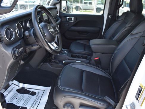 Used 2022 Jeep Gladiator Overland w/ Popular Equipment Package AWD/4WD image 27