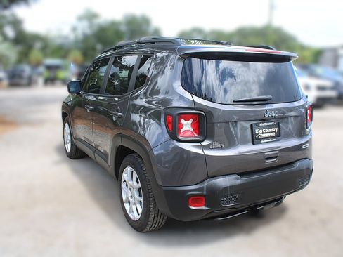 Used 2021 Jeep Renegade Latitude FWD image 12