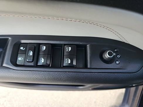 Used 2025 Jeep Compass Limited AWD/4WD image 31