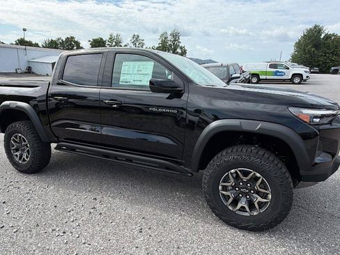 New 2026 Chevrolet Colorado ZR2 w/ Technology Package AWD/4WD image 6