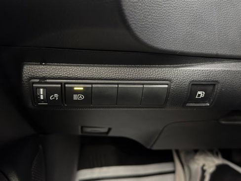 Used 2025 Toyota Corolla LE image 37