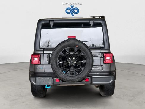 Used 2023 Jeep Wrangler Unlimited Sahara w/ Cold Weather Group AWD/4WD image 5