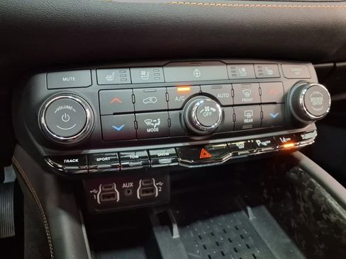 Used 2025 Dodge Durango R/T AWD/4WD image 9