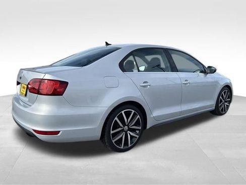 Used 2013 Volkswagen Jetta GLI Autobahn image 9