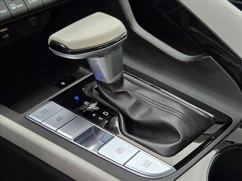 Used 2025 Hyundai Elantra Limited FWD image 19