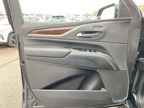 Used 2023 Cadillac Escalade Premium Luxury image 23