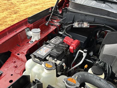 Used 2022 Nissan Titan SV image 29