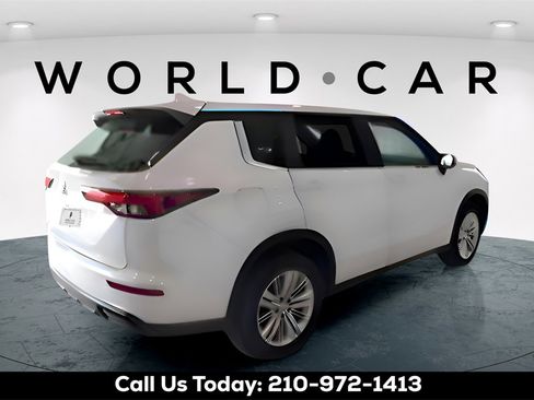 Used 2024 Mitsubishi Outlander ES image 7